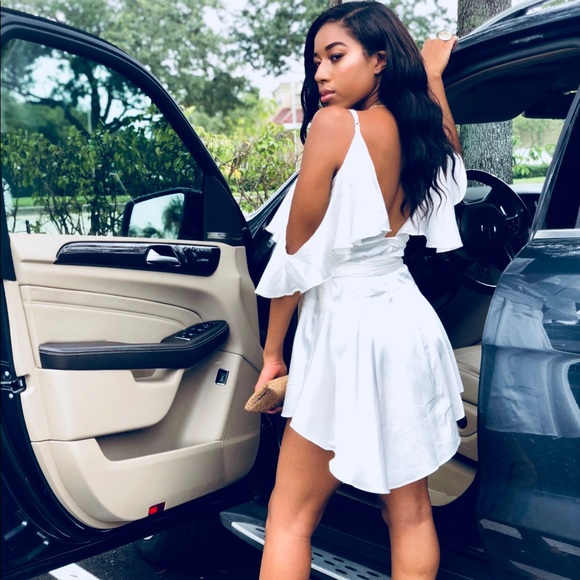 White flirty dress - Picture 4 of 5